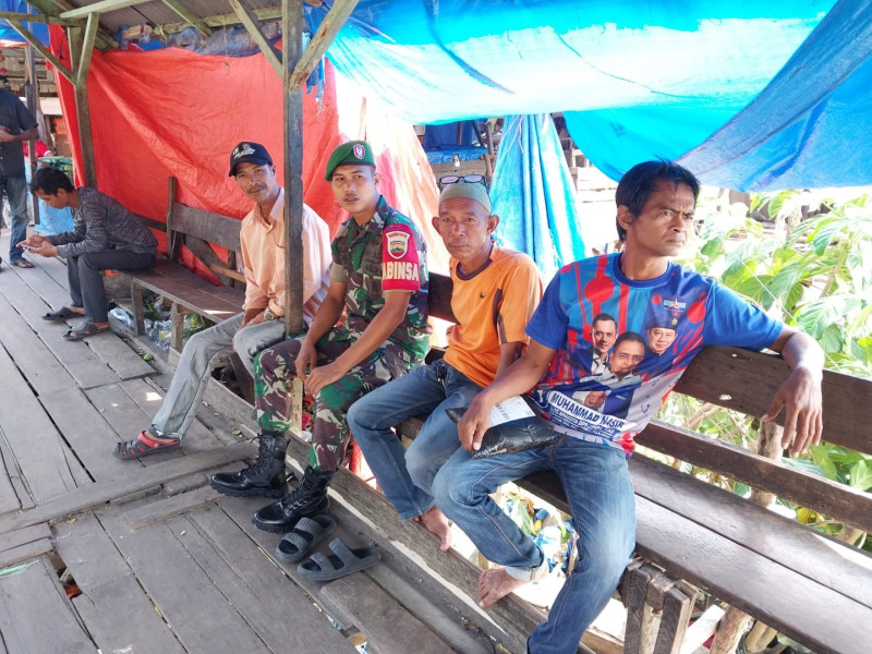 Dengan Komsos, Babinsa Pratu Arjun Dapat Jalin Silaturahmi Kepada Masyarakat Guna Ciptakan Hubungan Yang Harmonis