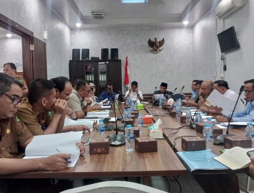 Hearing Komisi II DPRD Inhu, PT SBP Diminta Selesaikan Sengketa Lahan Secara Perdata, Bukan Pidana Hearing Komisi II DPRD Inhu, PT SBP Diminta Selesaikan Sengketa Lahan Secara Perdata, Bukan Pidana