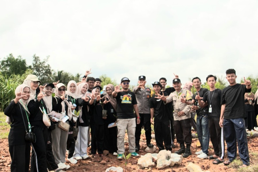 Hijaukan Hati, Selamatkan Bumi: Semangat Gotong Royong Bengkalis di Aksi Green Policing Selat Baru Hijaukan Hati, Selamatkan Bumi: Semangat Gotong Royong Bengkalis di Aksi Green Policing Selat Baru
