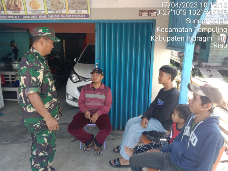 Untuk Dapatkan Informasi, Babinsa Koramil 03/Tpl Sambangi Warga