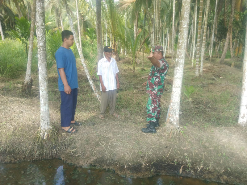 Sosialisasi dan Patroli Karhutla Oleh Babinsa Koramil 07/Reteh di Wilayah