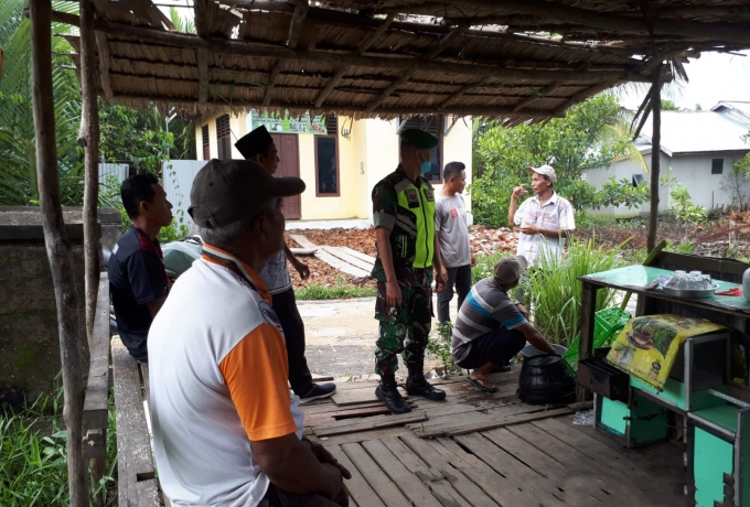 Untuk Mencegah Penularan Covid-19, Babinsa Koramil 04/Kuindra Lakukan Penegakan Disiplin Terpadu