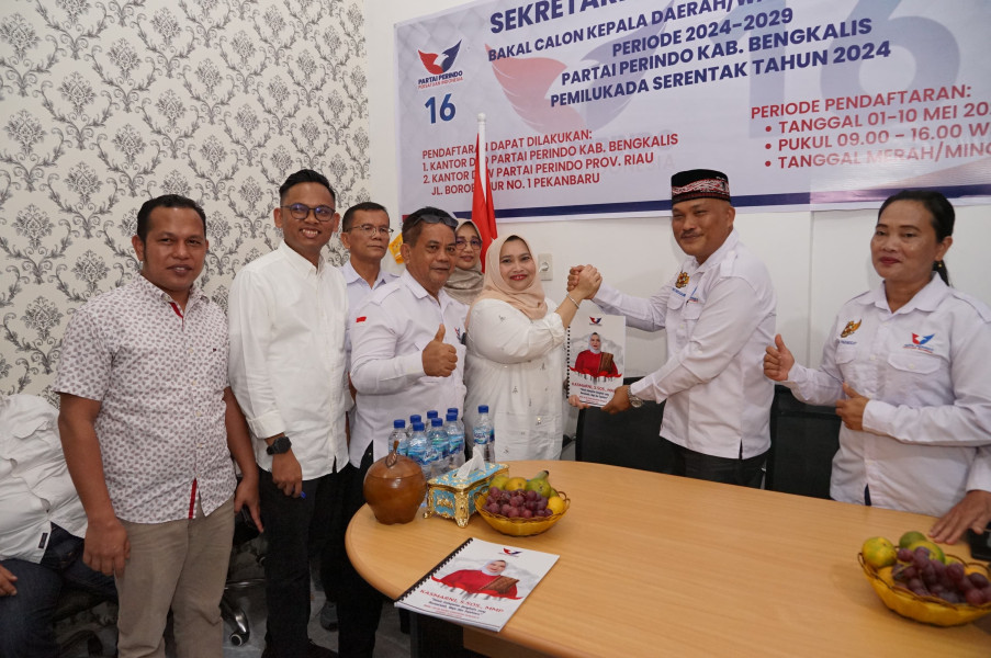 Maju Balon Bupati Bengkalis 2024-2029, Kasmarni Mengembalikan Berkas Pendaftaran Ke DPD Perindo