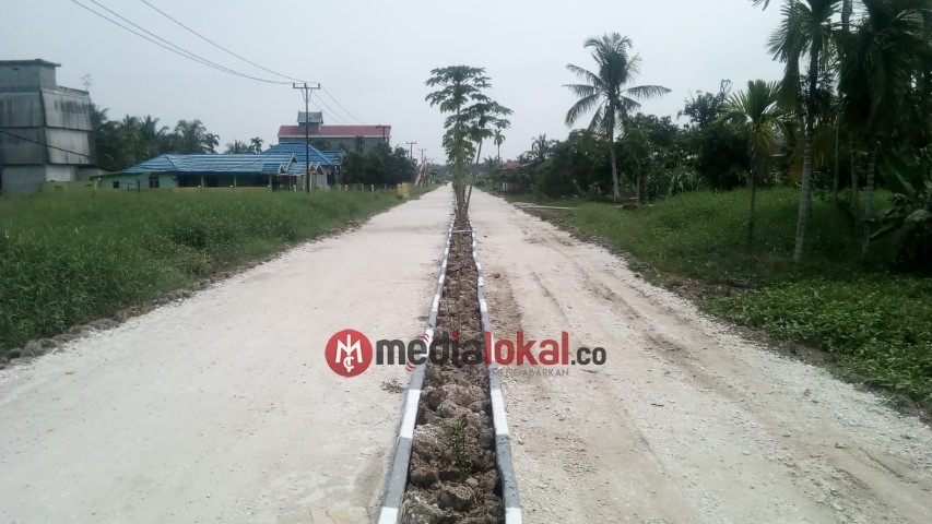 Ruas Jalan Dua Jalur Desa Sanglar Sudah Selesai Ditimbun