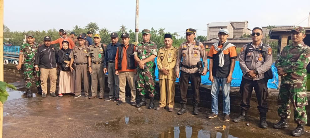 Babinsa Koramil 05/Gas  Kawal Pendistribusian Logistik Pemilu 2024