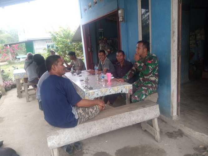 Personil Koramil 05 Peranap Sosialisasi Penerimaan Komcad Dengan Masyarakat