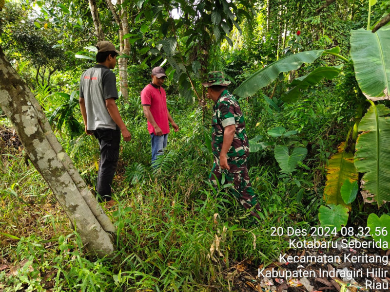 Patroli Karhutla di Keritang, TNI-Masyarakat Jaga Keamanan