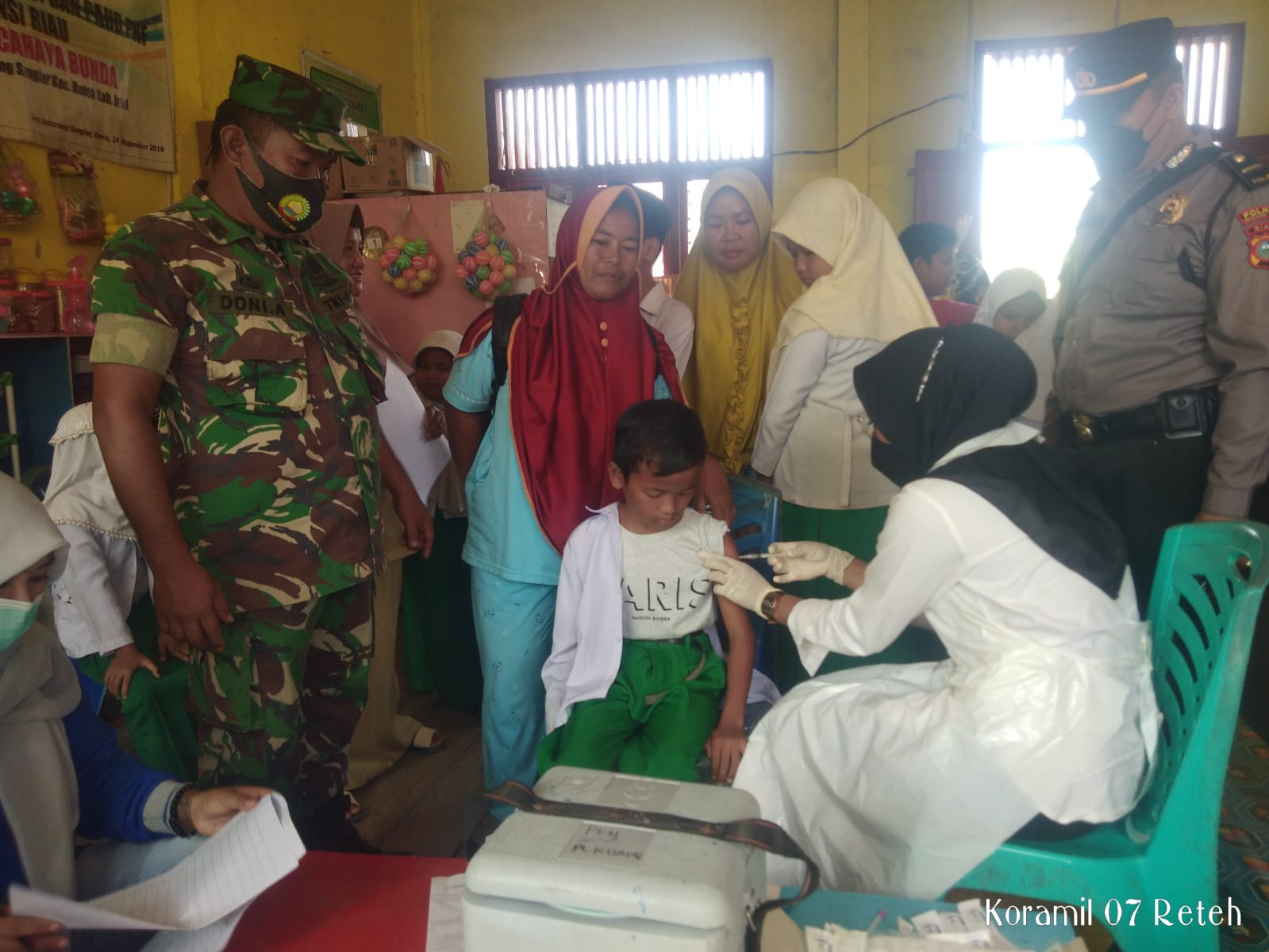Koramil 07/Reteh Pantau dan Dampingi Vaksinasi untuk Anak-anak Usia 6-11 Tahun di Desa Seberang Sang