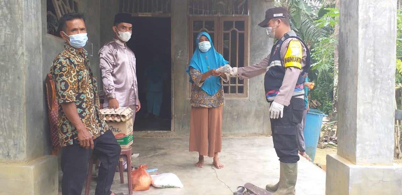 Polsek Pujud Kembali Beri Bantuan Pasien Covid 19 yang Sedang Isolasi Mandiri