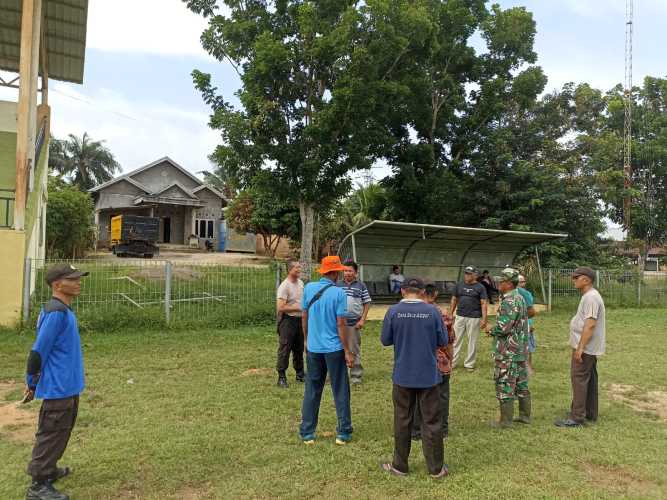 Babinsa Koramil 09/Kemuning Bentuk Tim Peduli Api Antisipasi Kemarau