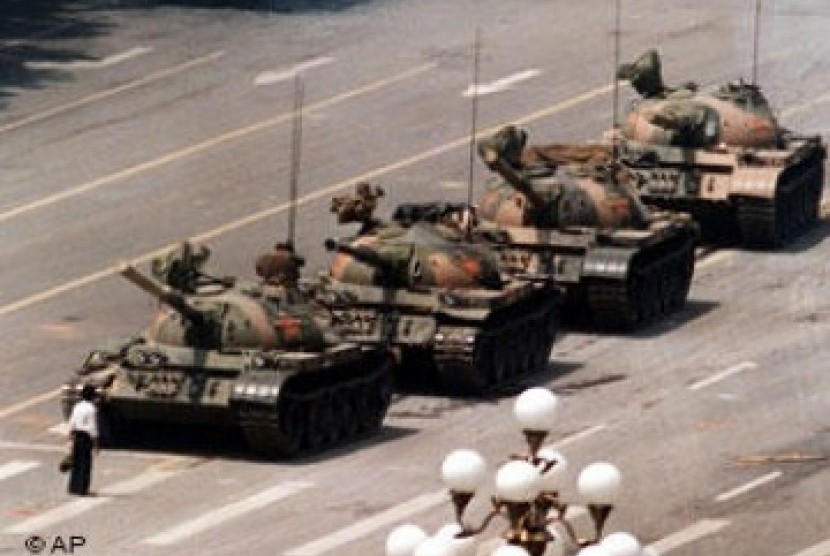 Universitas Hong Kong Tutupi Slogan Peringatan Lapangan Tiananmen