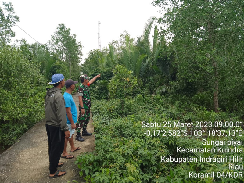 Babinsa Koramil 04/Kuindra Cegah Kebakaran Karhutla Bersama Warga
