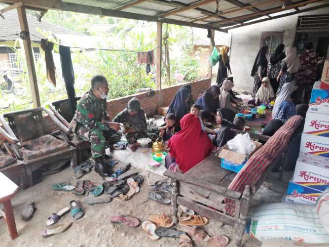 Babinsa Kopka Thasarrudin Lakukan Giat Komsos Bersama Warga Binaan