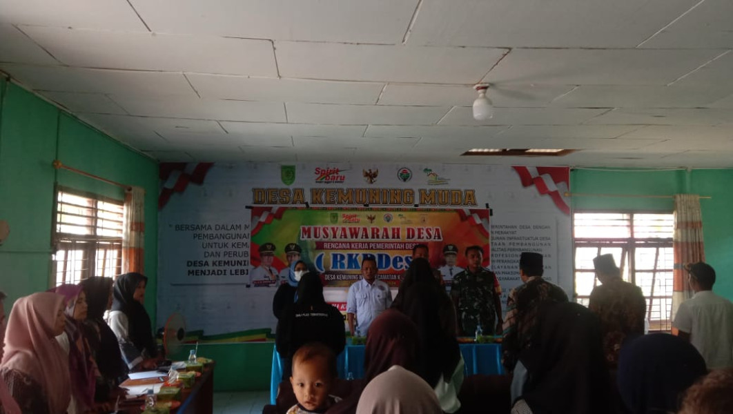 Ikuti Musyawarah Desa Terkait Rencana Kerja Pemerintah Desa Bersama Babinsa Desa Kemuning Muda