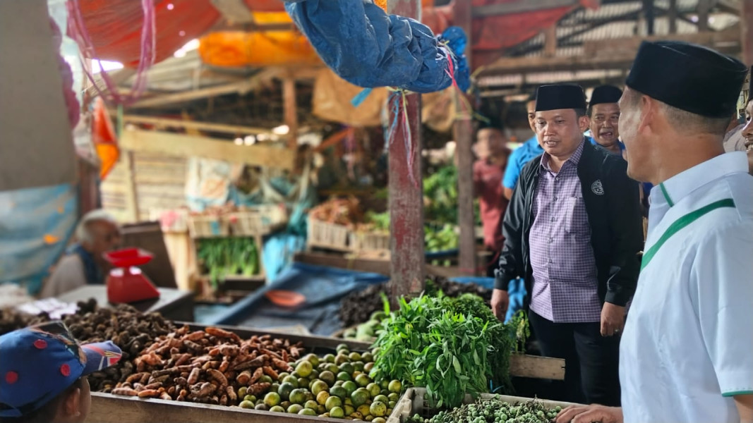 Blusukan Di Pasar Kotabaru, Dani Dengarkan Curhat Pedagang