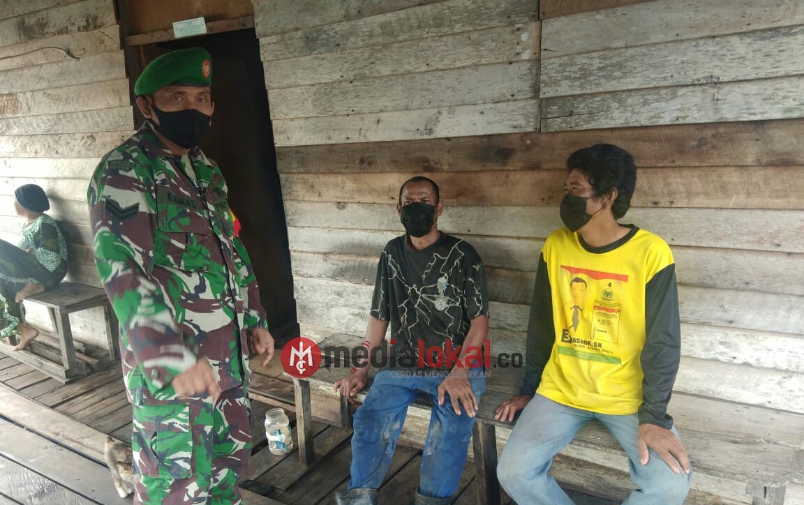 Babinsa Koramil 04/Kuindra Lakukan Komsos Cegah Covid-19