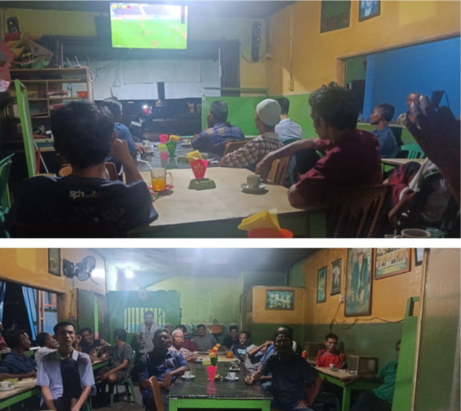 Jalin Kebersamaan Dengan Masyarakat, Kapolsek Gaung Anak Serka Gelar Nobar Di Salah Satu Warung Kopi