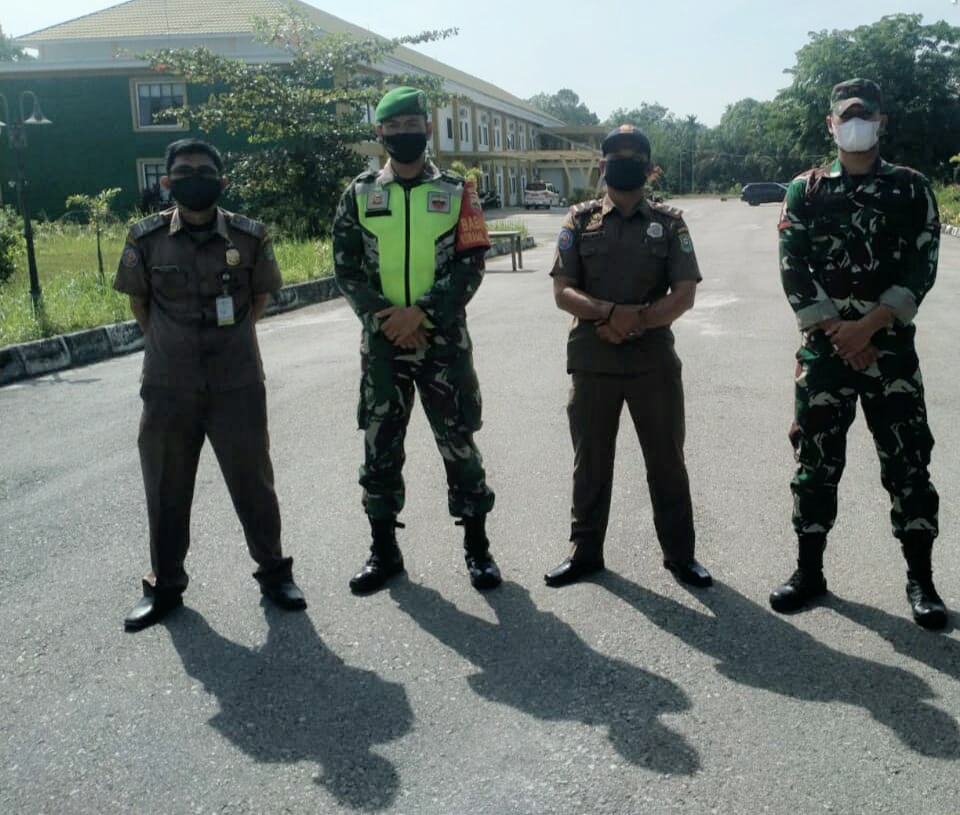 TNI Dan Satpol PP Jaga Tempat Isolasi Pasien Covid-19 di Asrama Haji