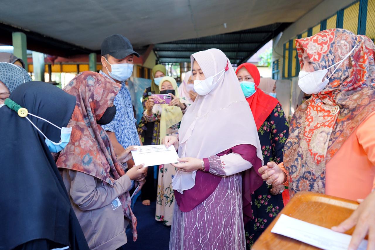 Sempena Hari Kartini, PC Muslimat NU Inhil Gelar Bukber di Panti Lansia