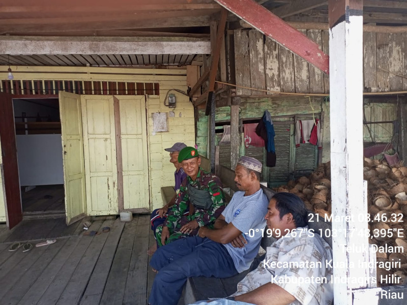 Babinsa Koramil 04/Kuindra Berikan Ilmu Kepada Masyarakat Setempat Tentang Norma Pancasila