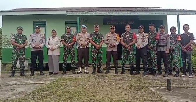 Danramil 04/Kdr Bersama Kapolsek dan Anggota Gelar Syukuran Dalam Memperingati HUT TNI Ke-79