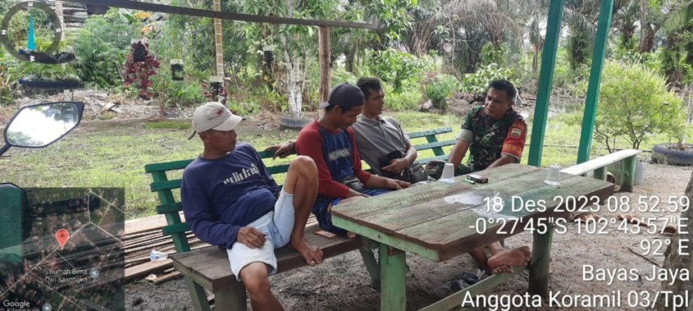 Babinsa Koramil 03/Tpl Ajak Pemuda Kampung Batak Jaga Kamtibmas Jelang Natal 2024