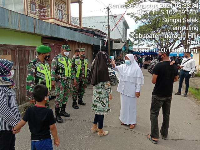 Cegah Covid-19, Babinsa Koramil 03/Tempuling Intens Sosialisasikan Protkes