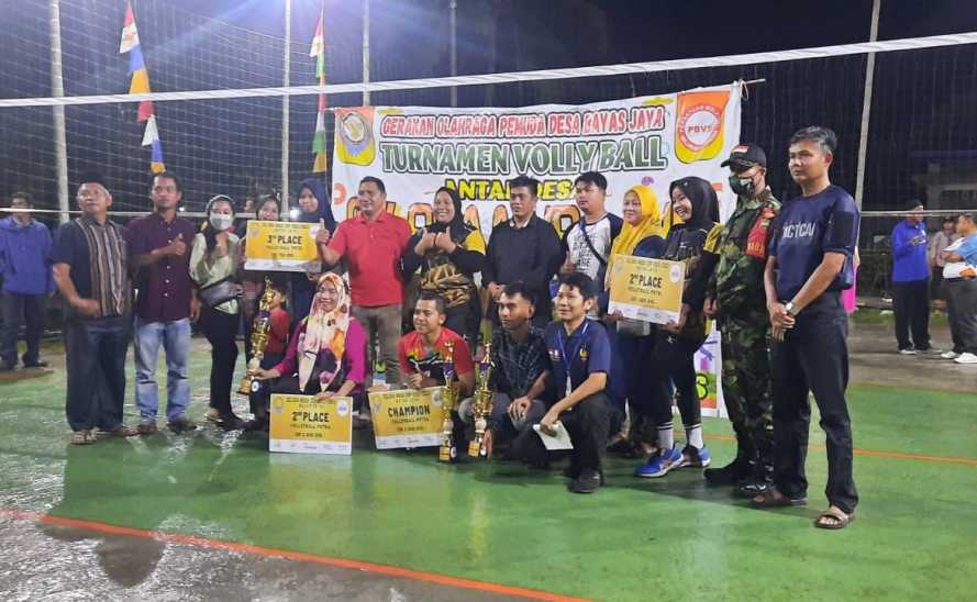 Babinsa Bayas Jaya Koramil 03/Tpl Hadiri Final Sekaligus Penutupan Turnamen Bola Voli