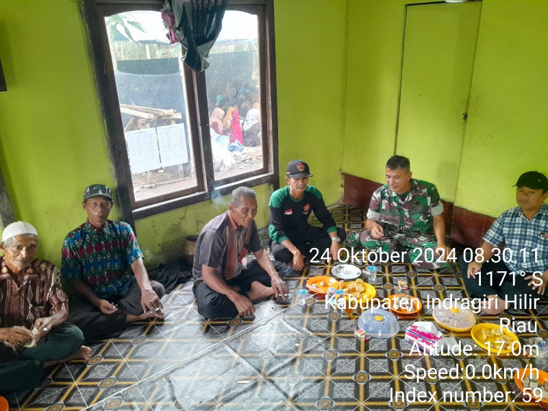 Bersama Masyarakat, Koramil 07/Reteh Ciptakan Pemilu Damai 2024 di Desa Binaan