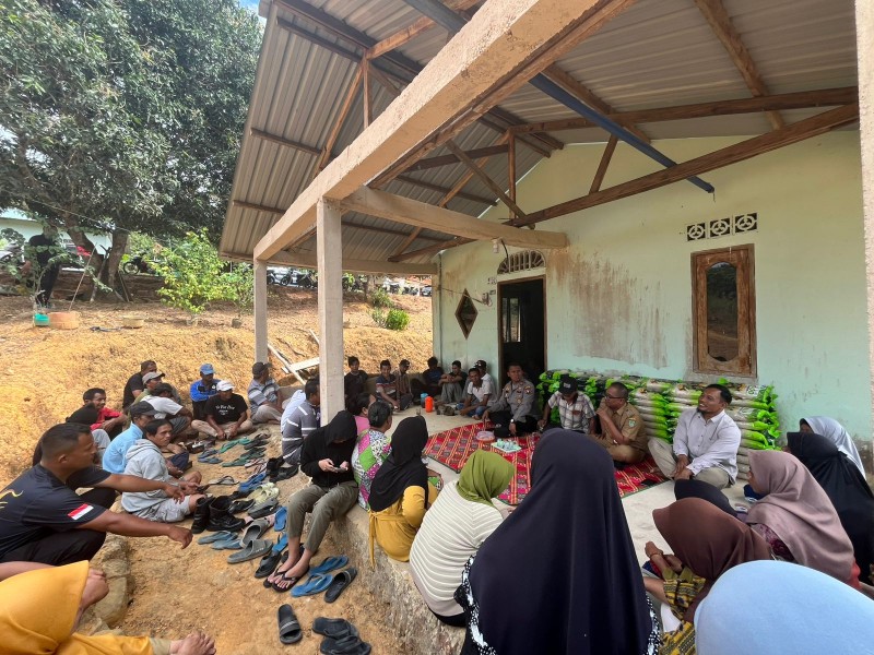 Dukung Sekolah Rakyat Merah Putih, Polda Kepri Bagikan Ratusan Bansos di Galang