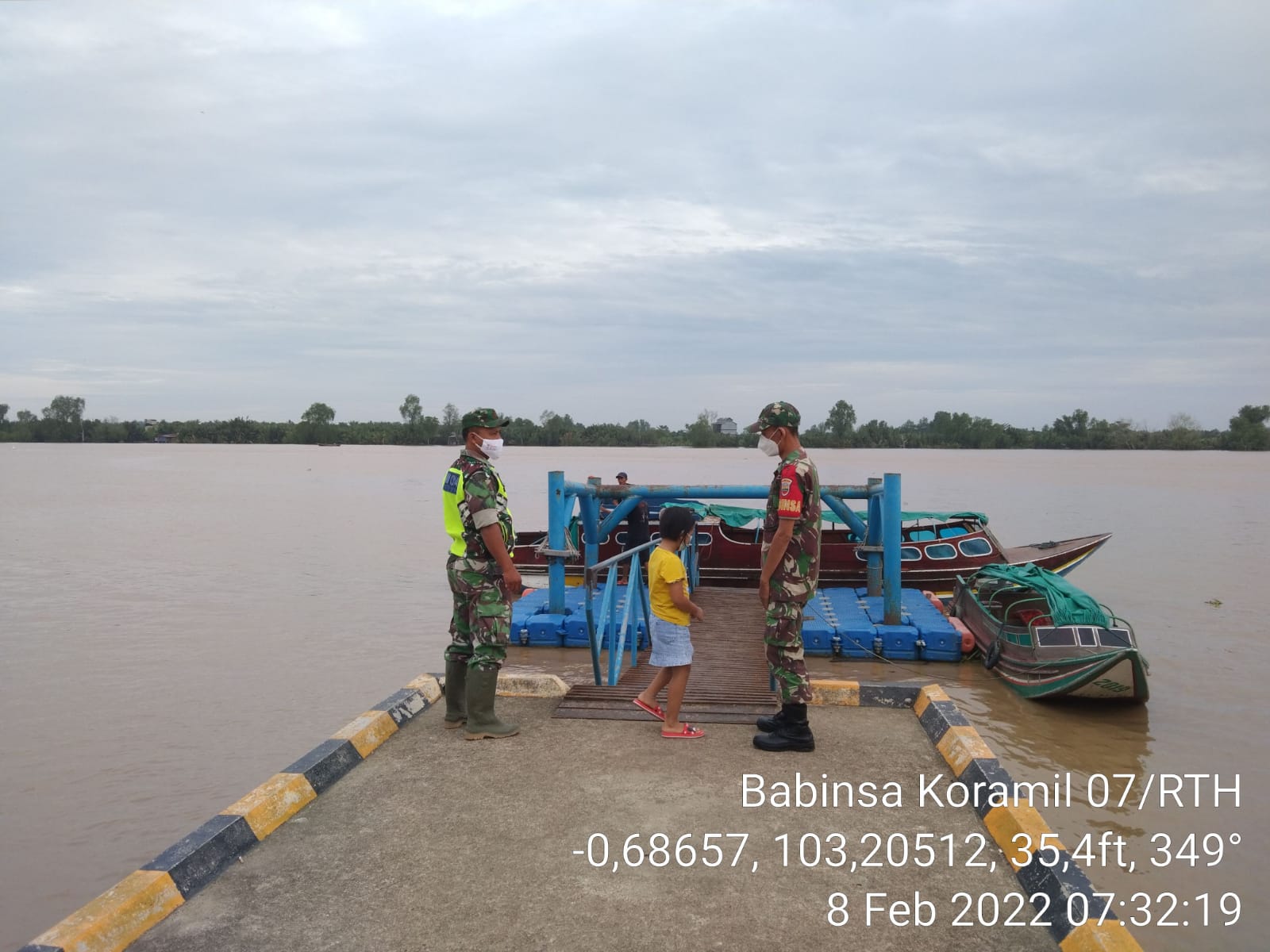 Dalam Mencegah Covid-19, Babinsa Koramil 07/Reteh Menggelar Penegakan Displin