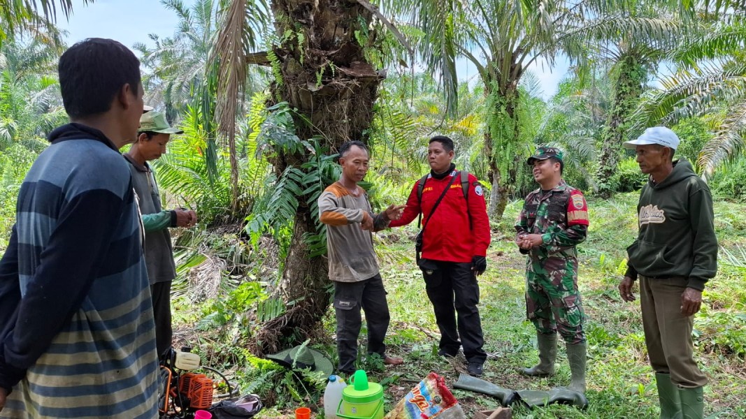 Babinsa Serda JG Hutauruk Laksanakan Patroli dan Sosialisasi Karhutla, Wujudkan Wilayah yang Aman dan Terkendali