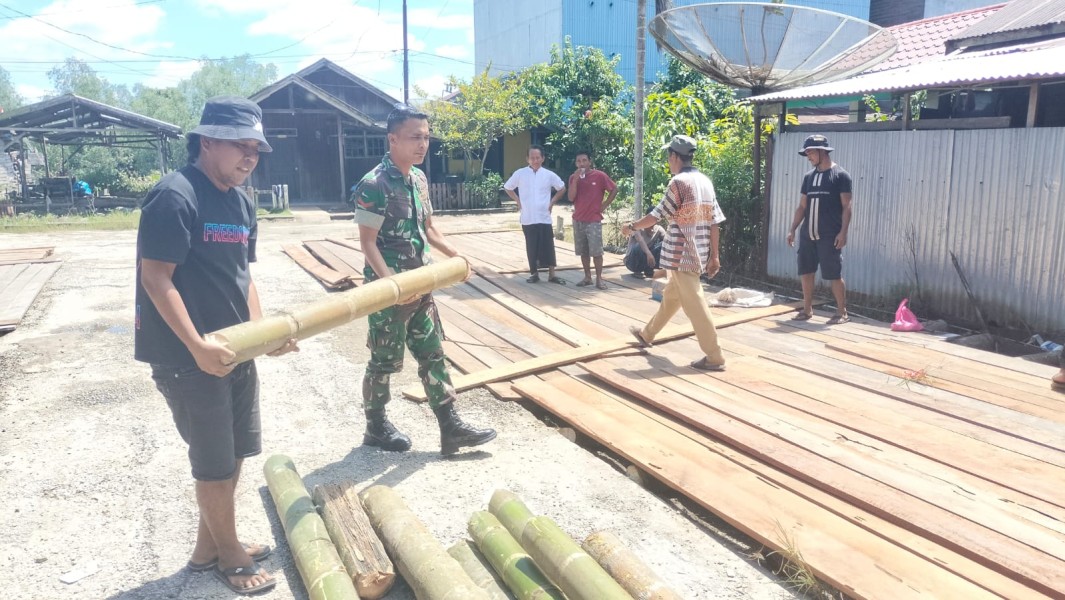 Giat Komsos, Babinsa Koramil 05/GAS Kopda Ridho Almahesa Jalin Keakraban Bersama Masyarakat