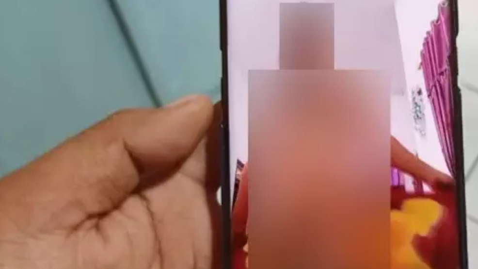 Video Panas Gadis Ini Tersebar di WhatsApp, Tampak Lakukan ini di Depan Kamera