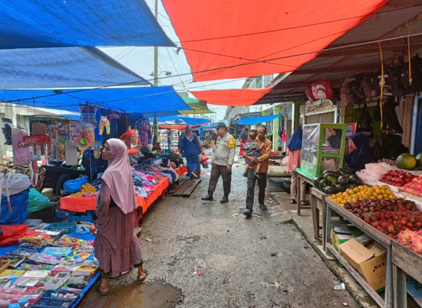 Bhabinkamtibmas Desa Belantaraya Aiptu Edysah Putra Rutin Bangun Patroli Sambang ke Pasar mingguan