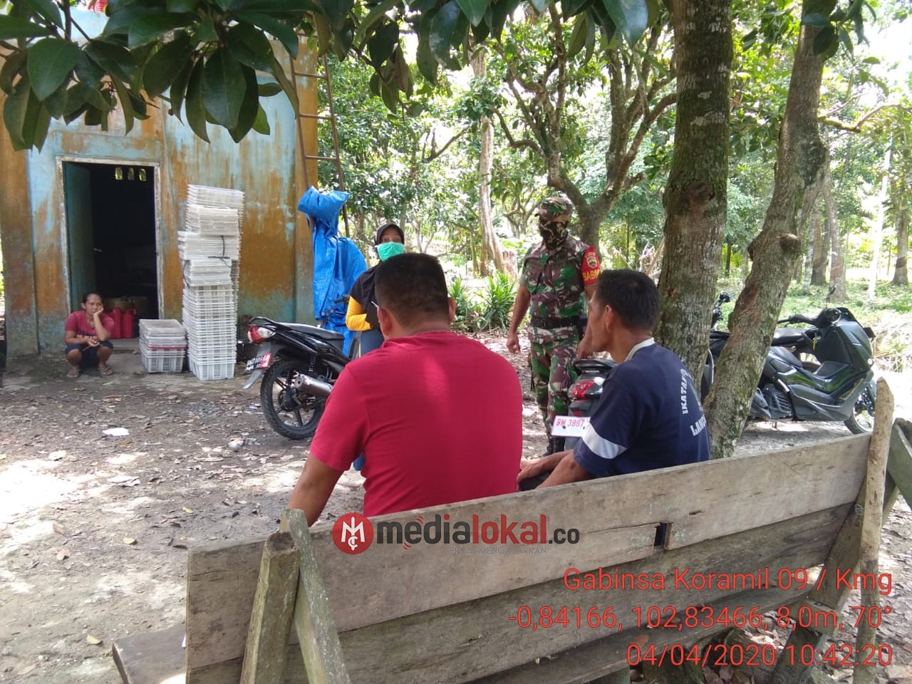 Antisipasi Covid-19, Babinsa Desa Talang Jangkang Cek OPP dari Bengkalis
