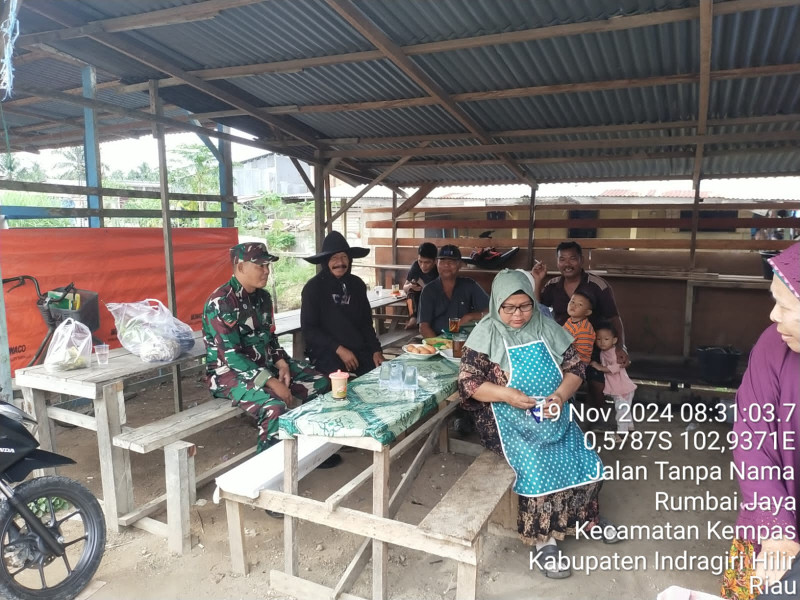 Babinsa Koramil 03/Tpl Kopda Jalaludin Ajak Warga Tetap Kompak dan Jaga Kerukunan