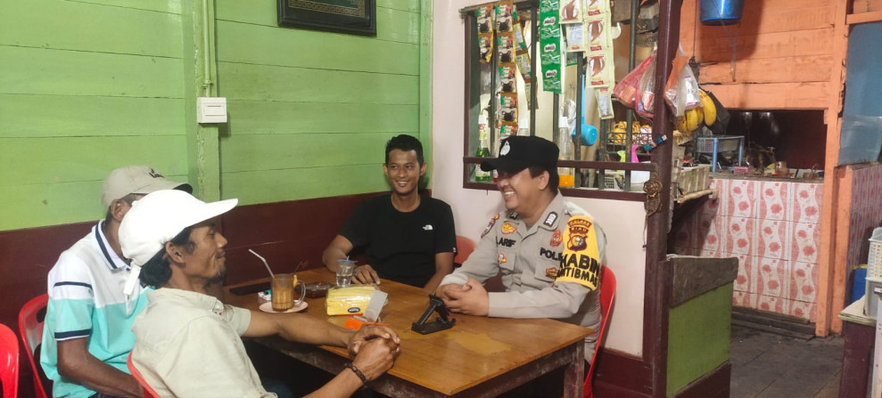 Bhabinkamtibmas Kelurahan Teluk Pinang Sambangi Warga Edukasi Bahaya Narkoba