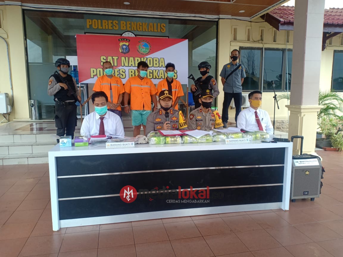 Pemilik Sabu Seberat 14,585 Kg HN Alias TNK Diburu Polisi Bengkalis Pemilik Sabu Seberat 14,585 Kg HN Alias TNK Diburu Polisi Bengkalis
