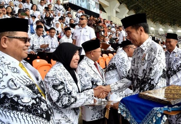 Undang Pengurus PGRI, Jokowi Bahas Nasib Guru Honorer di Istana