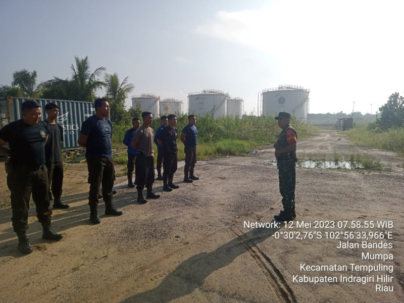 Babinsa 03/Tpl Berikan Pelatihan Kedisiplinan Kepada Security Perusahaan di Wilayahnya