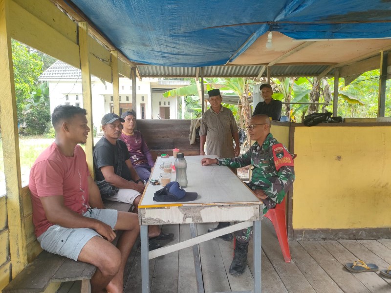 Sertu Ichlas Manalu, Babinsa Koramil 03/Tempuling, Aktif Jalin Silaturahmi dan Pantau Kondisi Warga di Desa Sungai Gantang Sertu Ichlas Manalu, Babinsa Koramil 03/Tempuling, Aktif Jalin Silaturahmi dan Pantau Kondisi Warga di Desa Sungai Gantang
