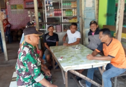 Babinsa 05/Gas Serma Tota Simbolon Lakukan Komunikasi Sosial Bersama Masyarakat Gaung