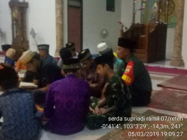 Peduli Masa Depan Generasi Muda, Serda Supriadi Mengajar dan Dampingi  Anak-Anak Mengaji