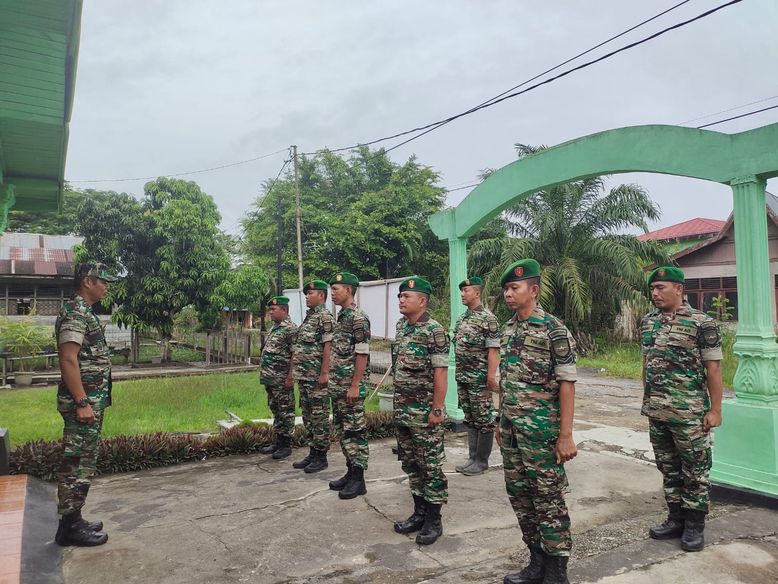 Danramil 07/Reteh Laksanakan Apel Pagi Bersama Anggota