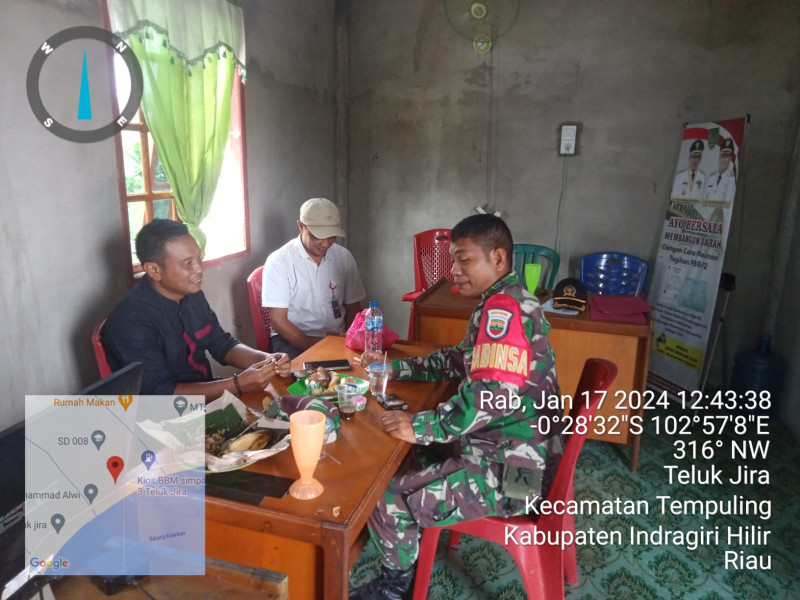 Sambangi Kantor Desa, Babinsa 03/Tpl Komsos Dengan Perangkat Desa Jalin Silaturahmi