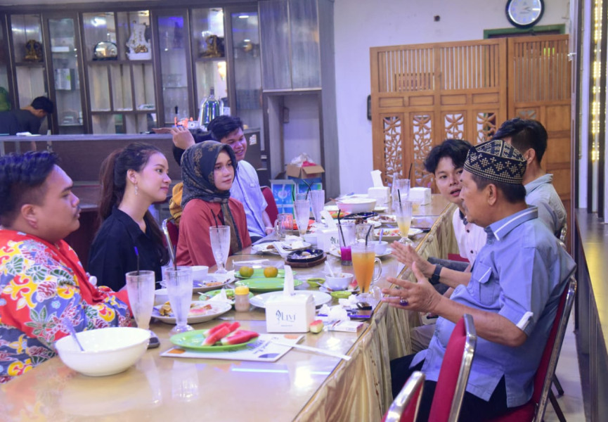 Sampai di Tanah Kelahiran, Runner UP Putri Pariwisata TH 2023, Disambut Makan Siang oleh Wabup Inhil H.Syamsuddin Uti