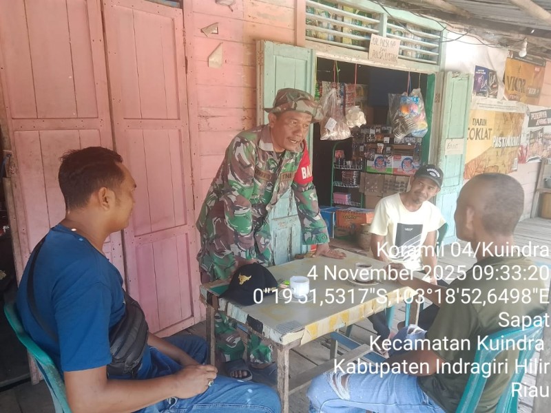 Melalui Komsos, Babinsa Koramil 04/Kuindra Tingkatkan Kerjasama Dengan Masyarakat