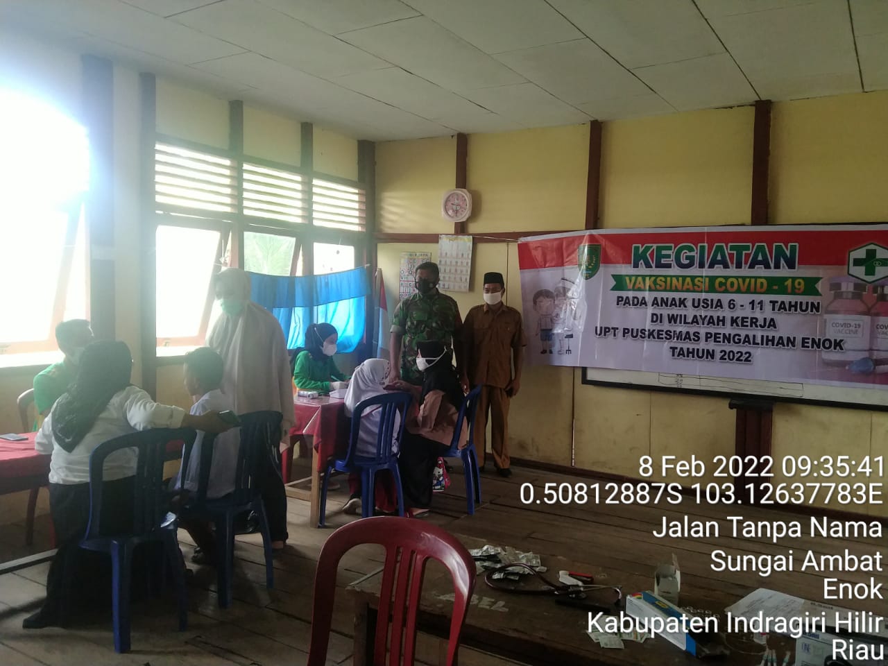 Babinsa 02/ TM Dampingi Vaksinasi Untuk Anak Sekolah Dasar