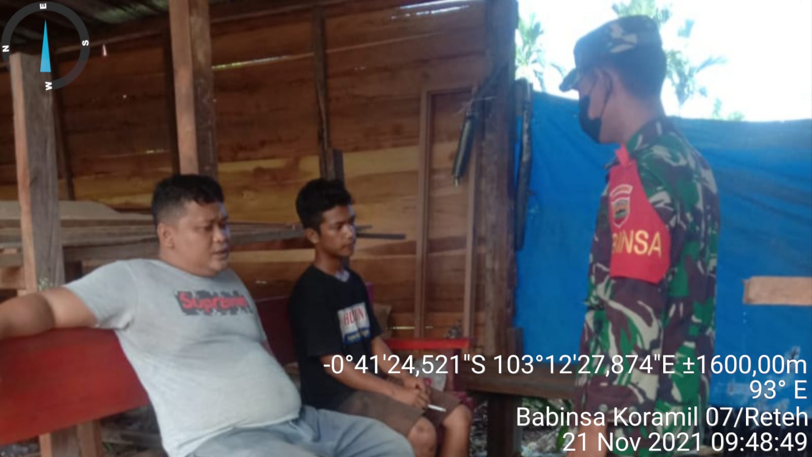 Babinsa 07/Reteh Komsos di Desa Pesenggerahan